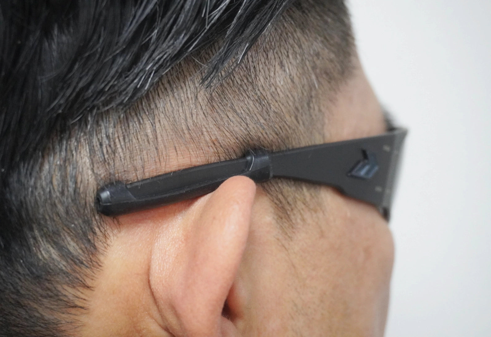 シリコン製アイウェアグリップ